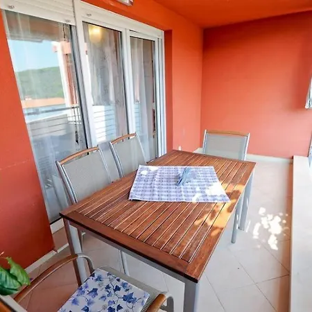 In With Seaview, Terrace, Air Condition, Wifi Lejlighed