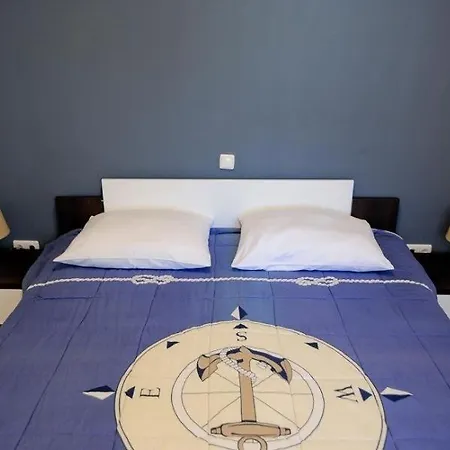 In With Seaview, Terrace, Air Condition, Wifi Apartment *