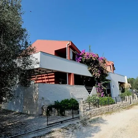In With Seaview, Terrace, Air Condition, Wifi Kali