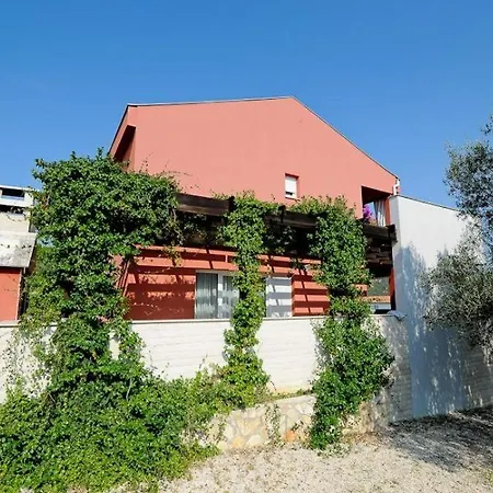 In With Seaview, Terrace, Air Condition, Wifi Apartment *