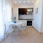 Apartman In With Seaview, Terrace, Air Condition, Wifi Kali