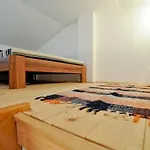 In With Seaview, Terrace, Air Condition, Wifi Apartman *